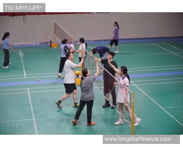 赛后分析:北京羽毛球队与南京羽毛球队的团队协作与战术对比探讨 赛后分析:北京羽毛球队与南京羽毛球队的团队协作与战术对比探讨