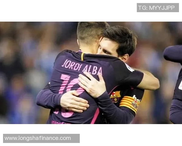 足球明星与孩子们亲密互动的感人瞬间视频分享