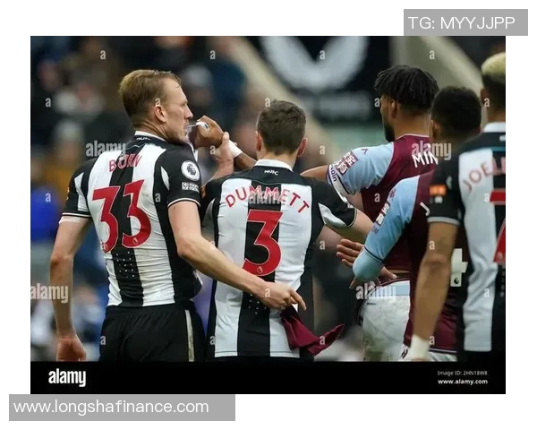 足球明星九宫格揭秘他们的职业生涯与场上瞬间的精彩瞬间