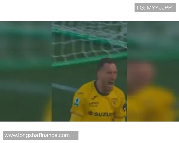 足球明星竖屏高清画面展现激情瞬间与精彩技艺的完美结合 足球明星竖屏高清画面展现激情瞬间与精彩技艺的完美结合