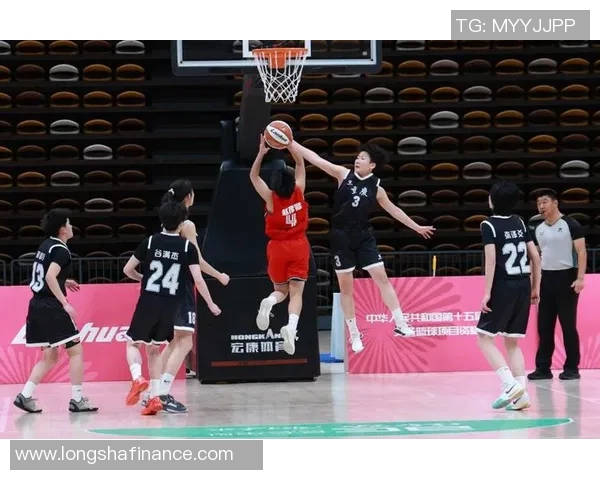 重庆篮球队在全国锦标赛中的灵活性表现值得关注与分析 重庆篮球队在全国锦标赛中的灵活性表现值得关注与分析